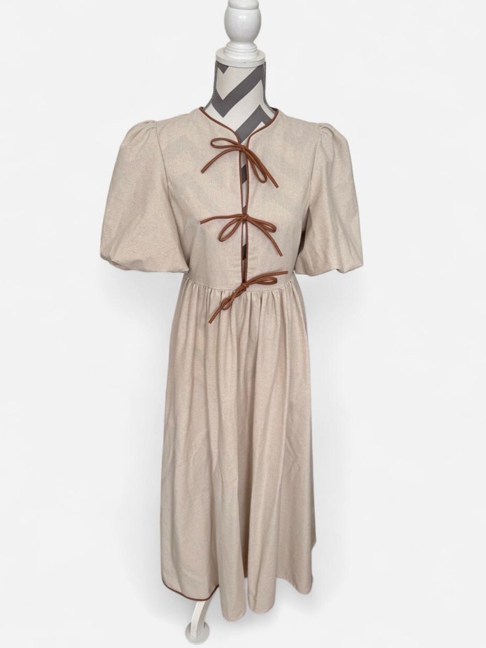 Zoco Chappell Linen Blend Puff Sleeve Brown Faux Leather
Tie Top Midi Dress | M